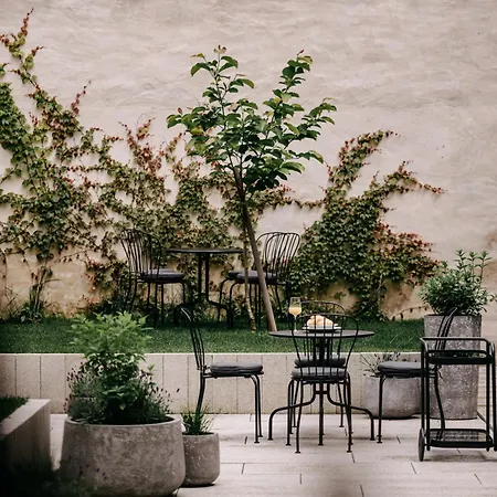 Elizabeth - Grand Family * Slovenj Gradec