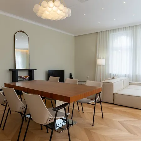 Elizabeth - Grand Family Slovenj Gradec