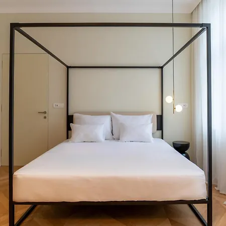 Elizabeth - Grand Family * Slovenj Gradec