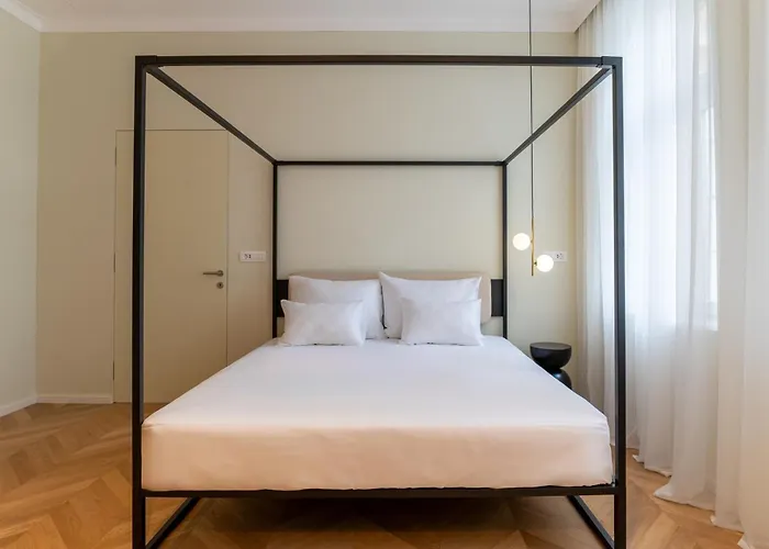 Elizabeth - Grand Family * Slovenj Gradec